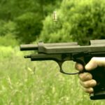 Sparare con la pistola nella proprietà privata è lecito: Corte di Cassazione 2022