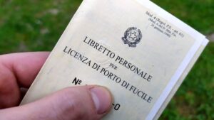 Porto d’armi e divieto detenzione armi: non bisogna aspettare 5 anni